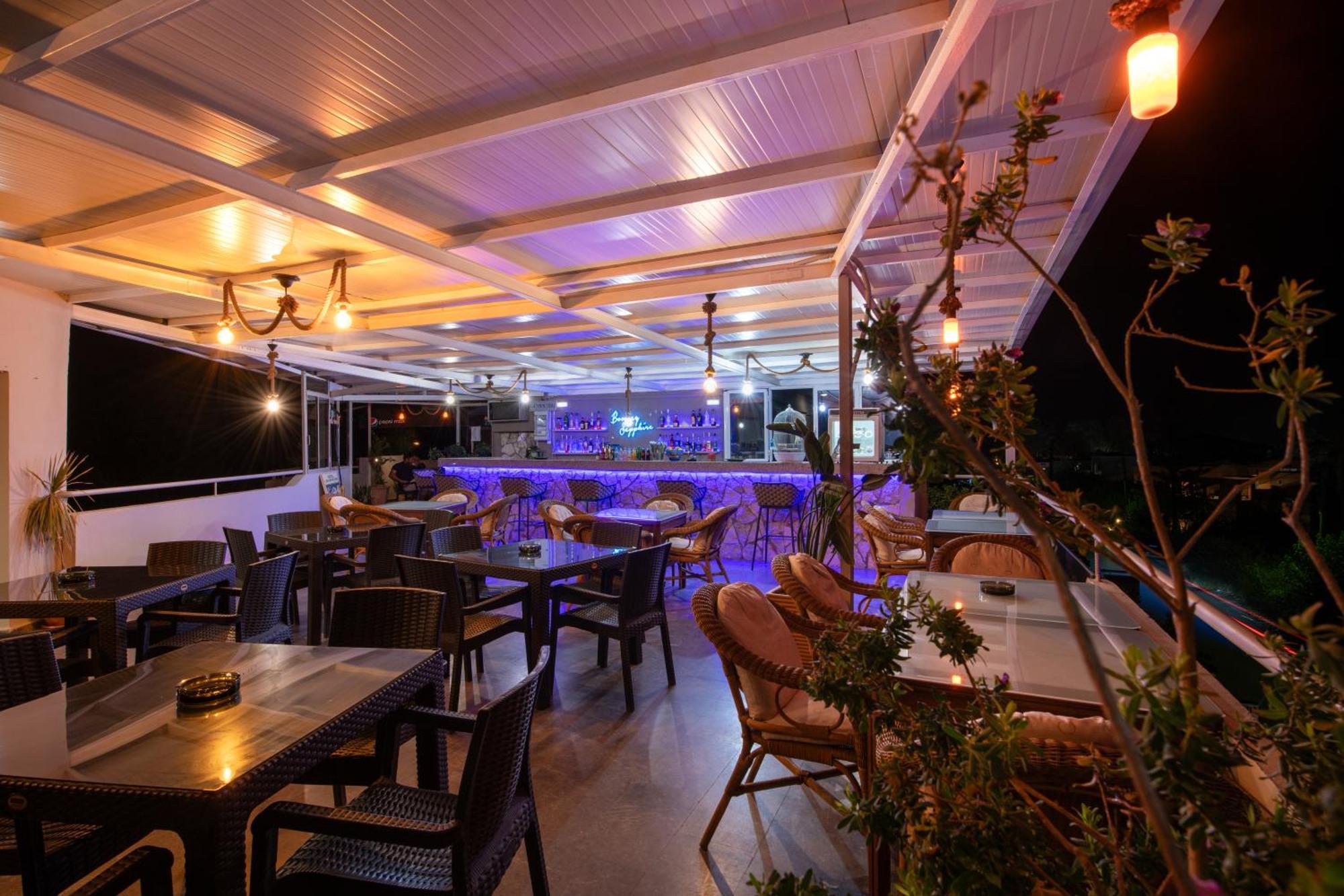 Labyrinth Hotel Джорджополис Екстериор снимка