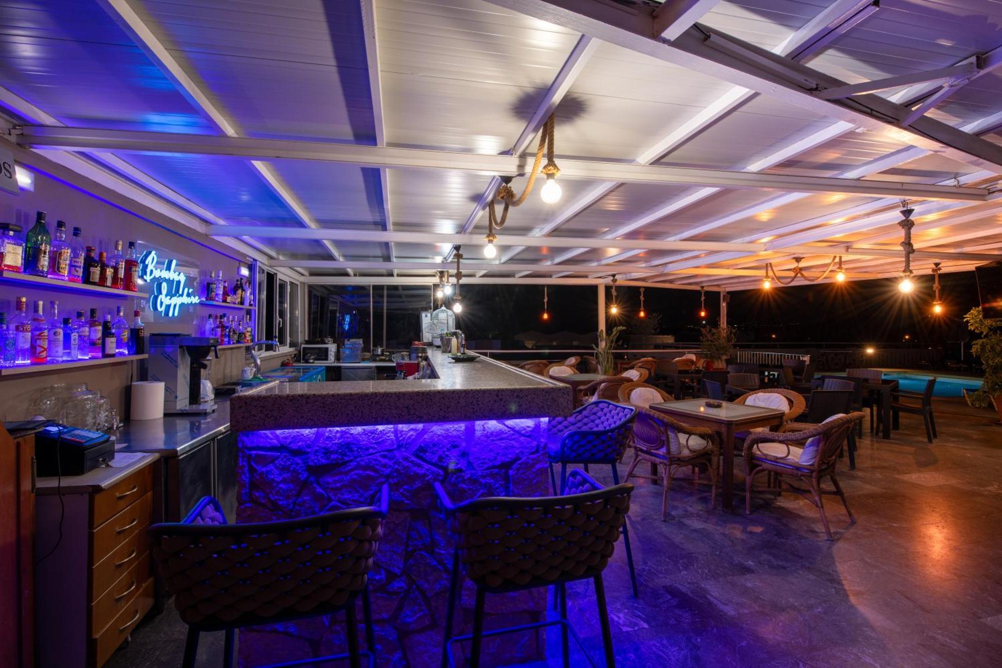 Labyrinth Hotel Джорджополис Екстериор снимка