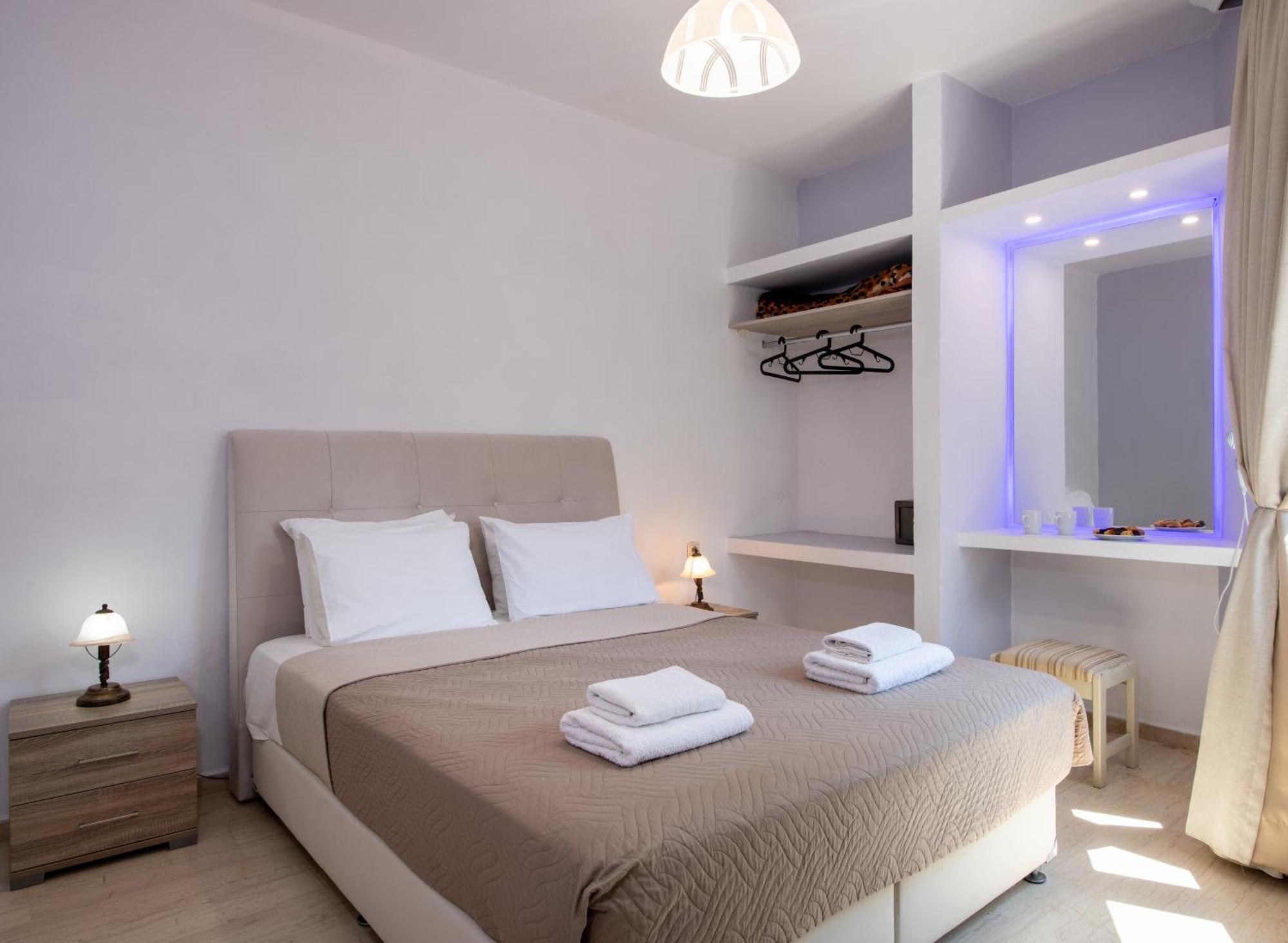 Labyrinth Hotel Джорджополис Екстериор снимка