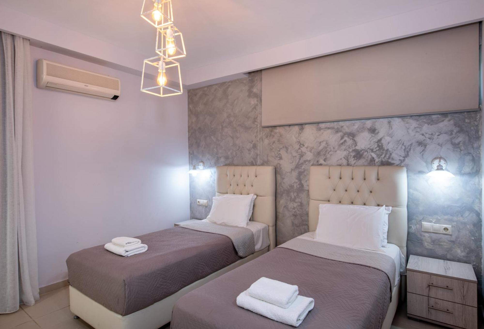 Labyrinth Hotel Джорджополис Екстериор снимка