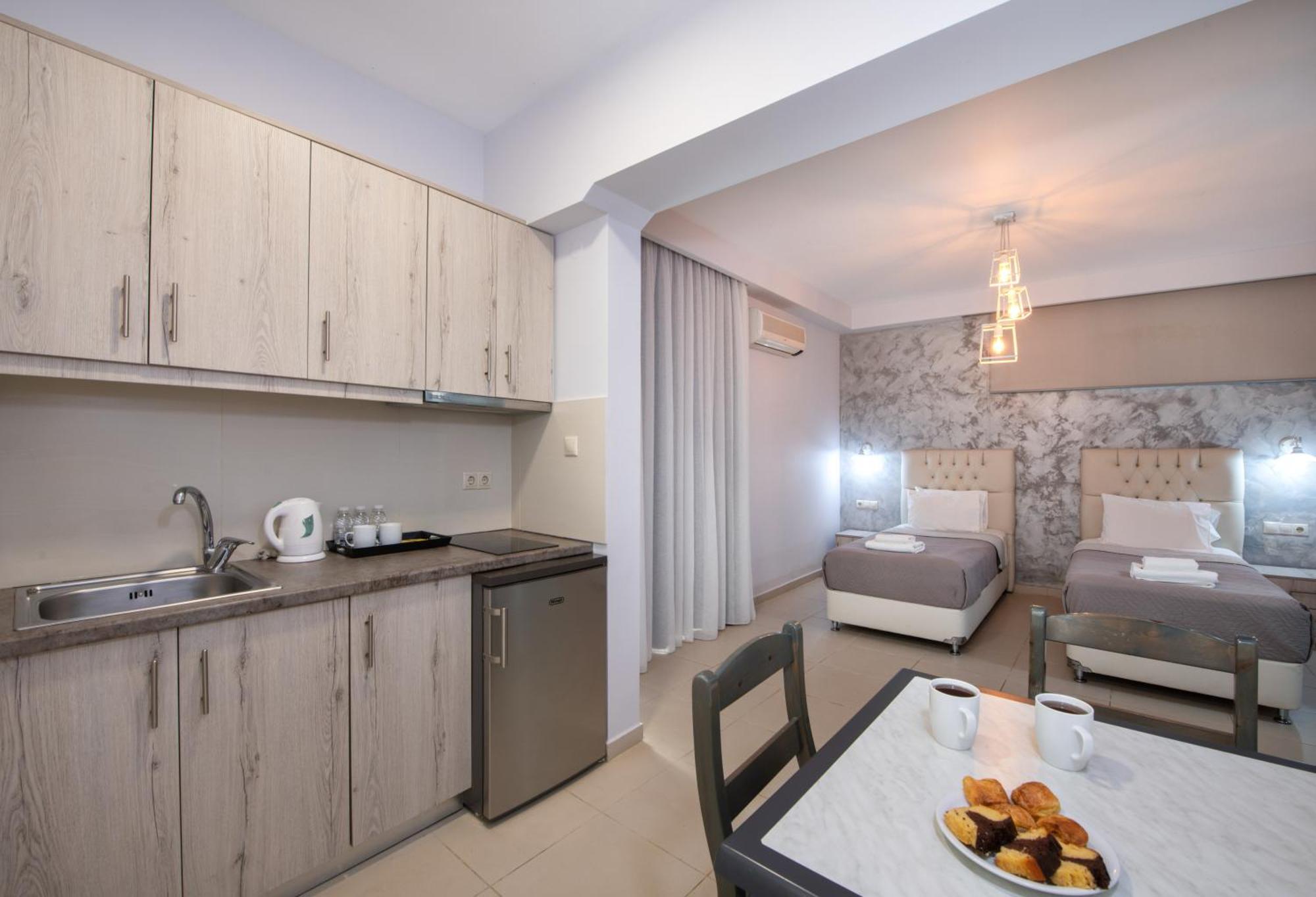Labyrinth Hotel Джорджополис Екстериор снимка